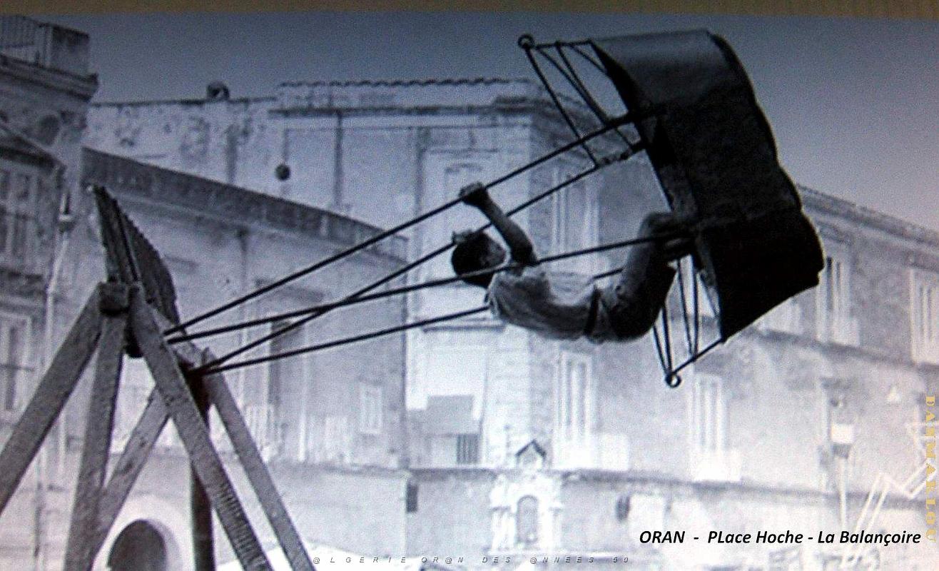 Oran - Place Hoche - Balancoire.JPG